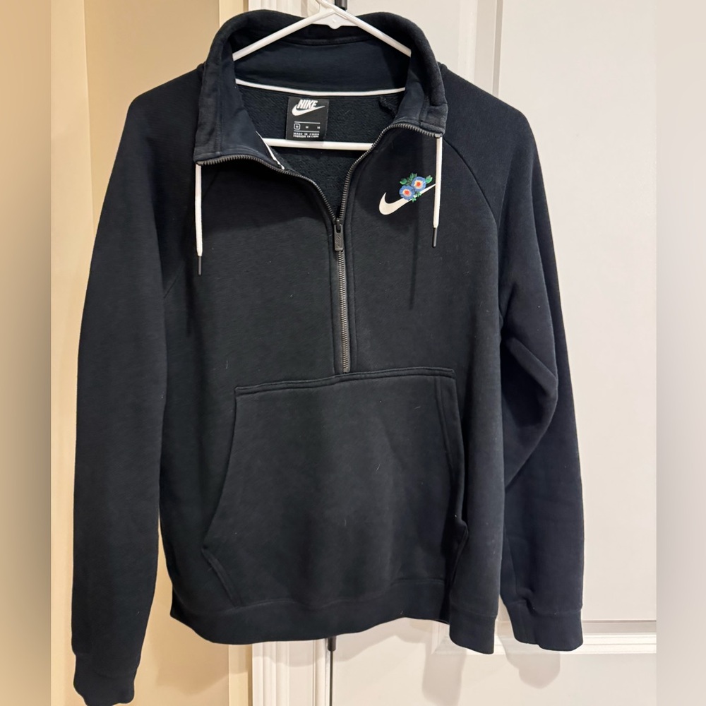 Women’s Nike Half Zip w/ Floral Print Size Medium